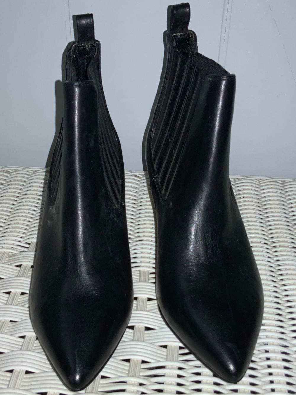 Bleecker & Bond Beatriz Black Leather Ankle Boots Sz 6M pointed toe elasticized